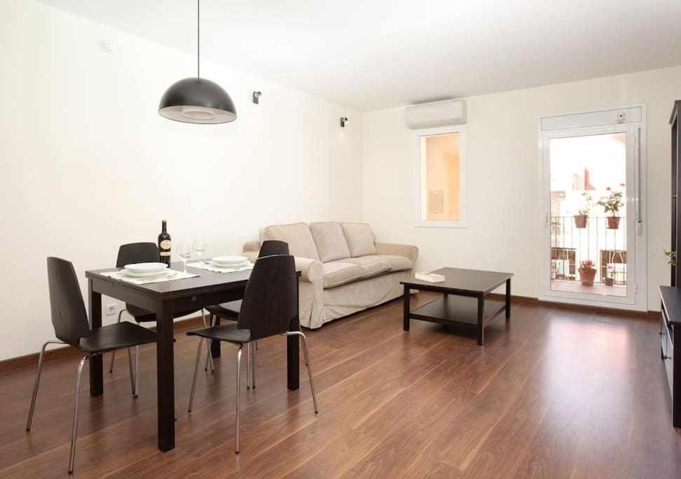 Apart Centrico Con Terraza En Gracia Barcelona Exterior photo